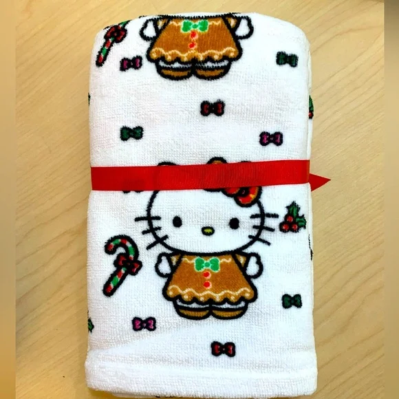 🎄HelloKitty Christmas Hand Towel 4PC Bundle Gingerbread Wreath Holiday 2024 NEW - Picture 2 of 10